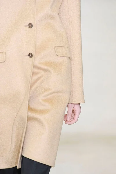 Look 18